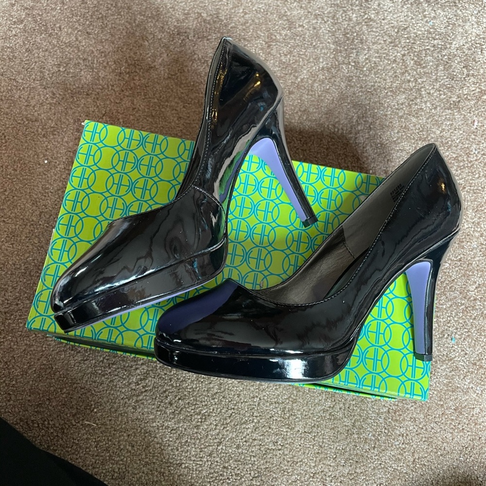 NWT Hot in Hollywood Patent leather Black Heels